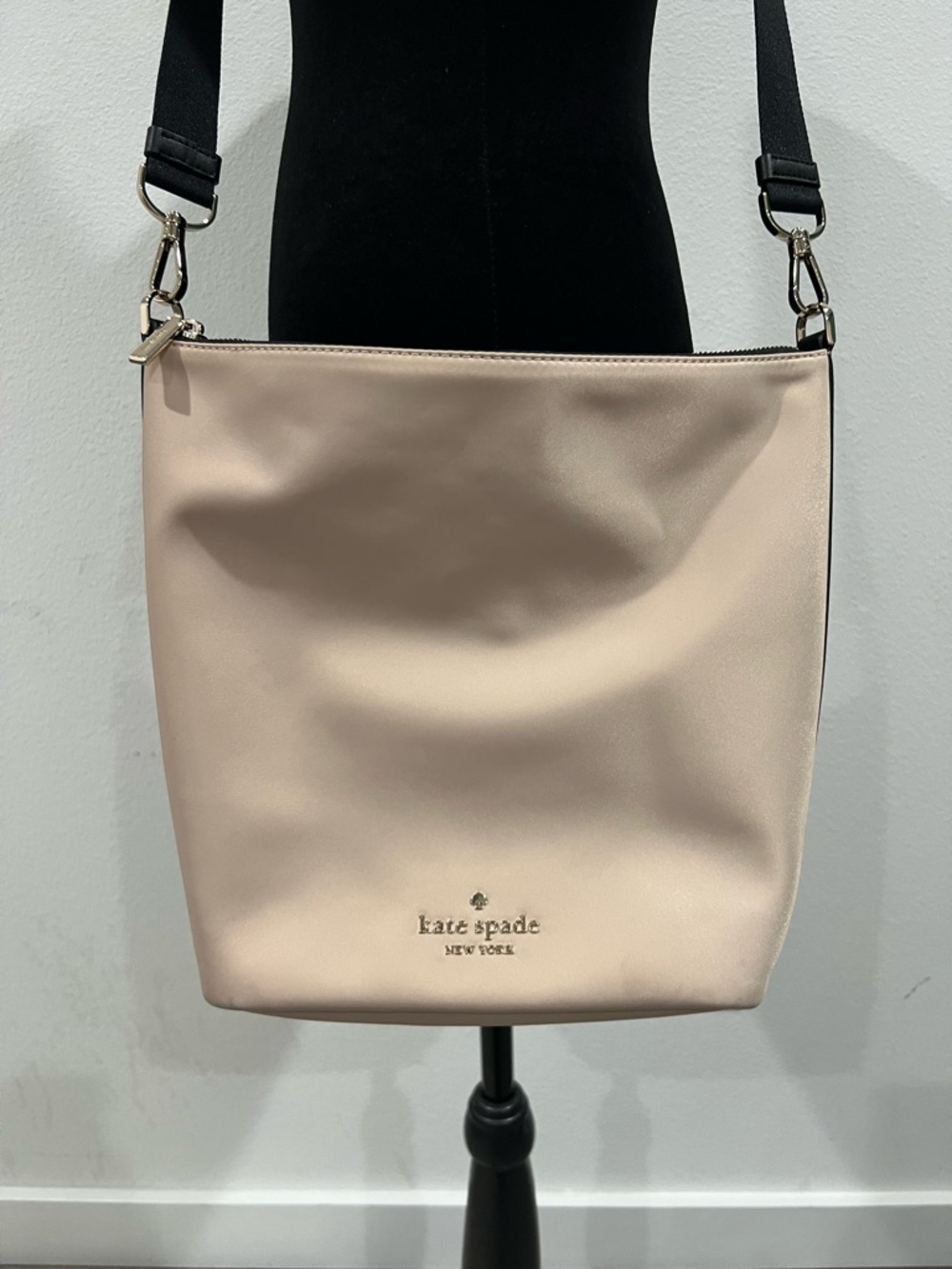 Kate Spade Chelsea Large Duffle Crossbody Beige Neutral Everyday Bag - Picture 2 of 12